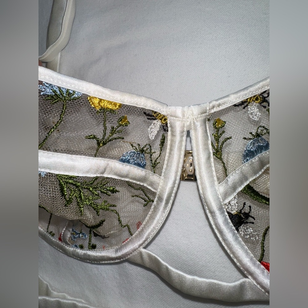 NWT Rare Studio Pia Flora Full White Silk Embroidered Floral Lingerie Set - Picture 6 of 15